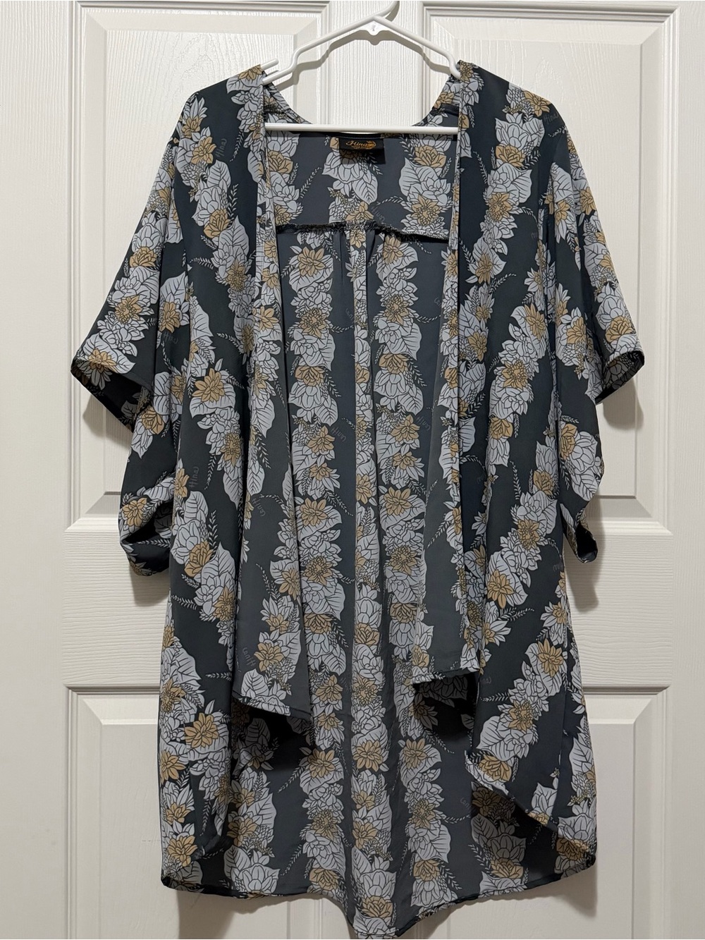 HINA HAWAII Lei Ka’ala Floral Print Kimono